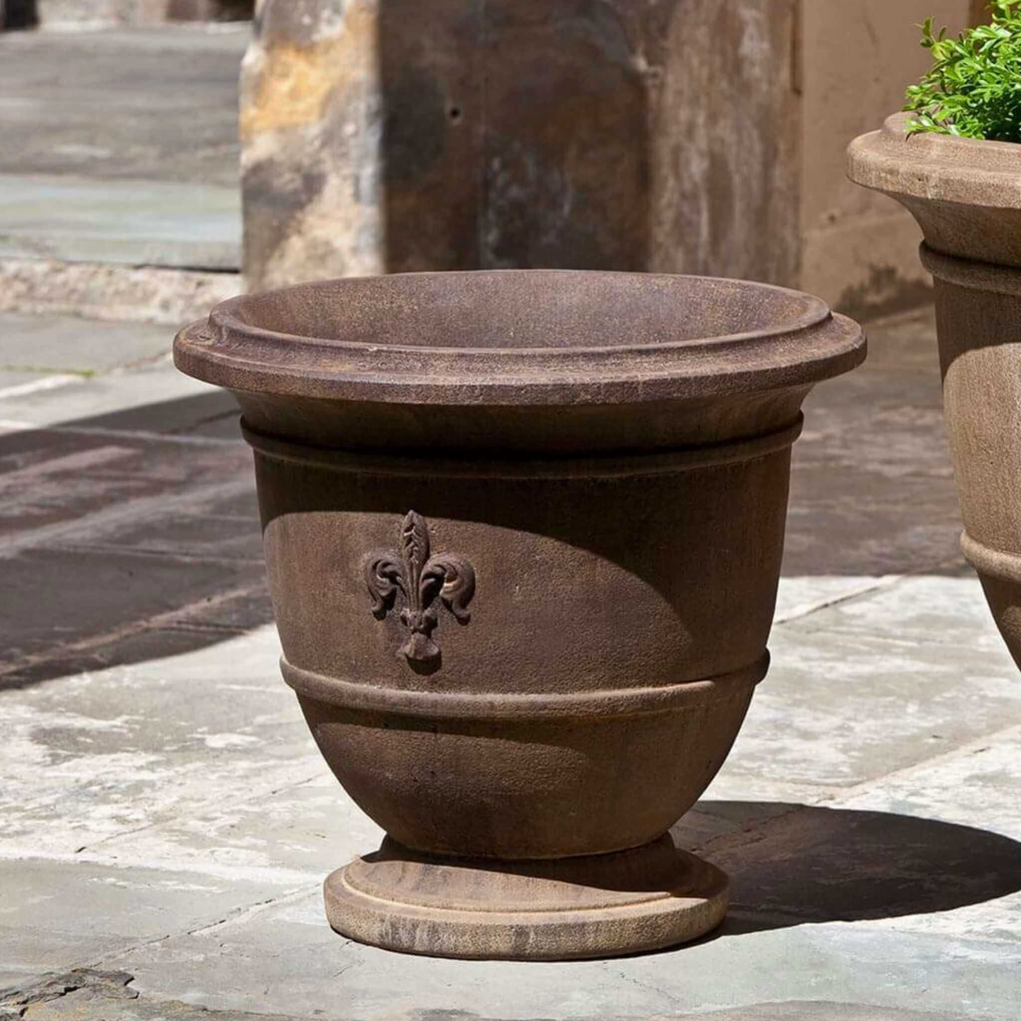 Fleur de Lis Small Concrete Urn Planter - Campania #P574