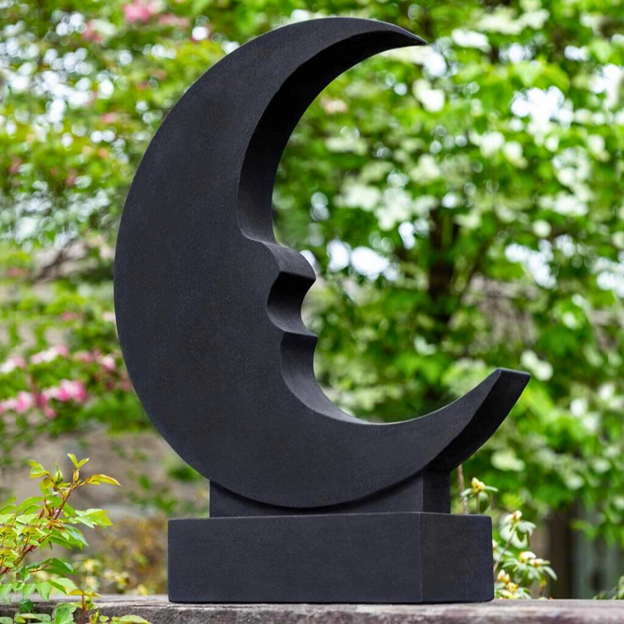 Luna Concrete Garden Statue - Campania #S514