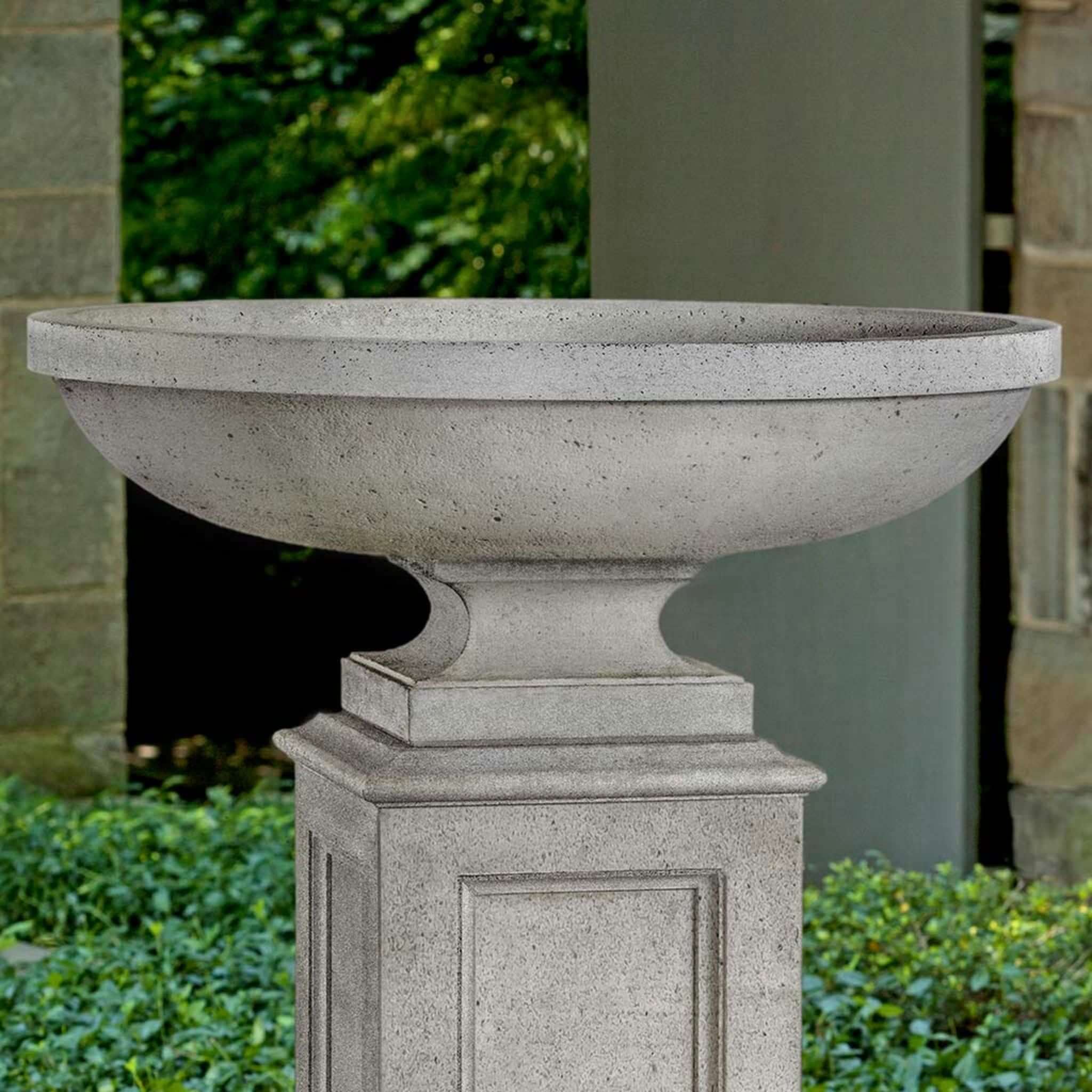 Sutton Concrete Urn Planter - Campania #P966