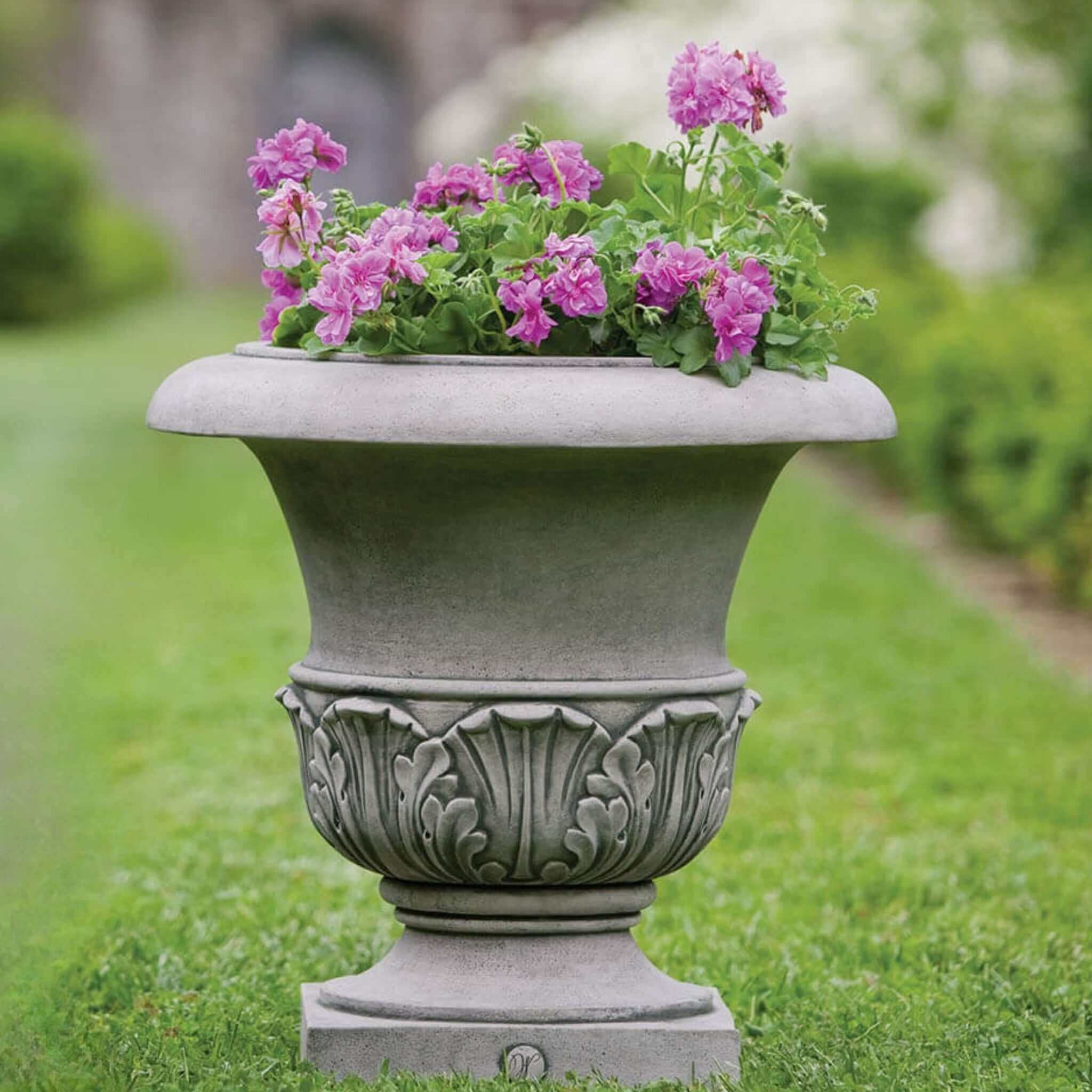Williamsburg Acanthus Large Concrete Planter - Campania #P497A