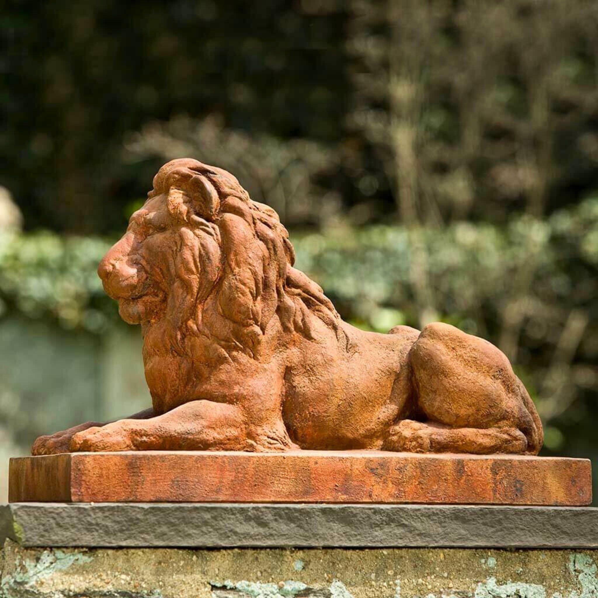 Classic Lion Concrete Garden Statue - Campania