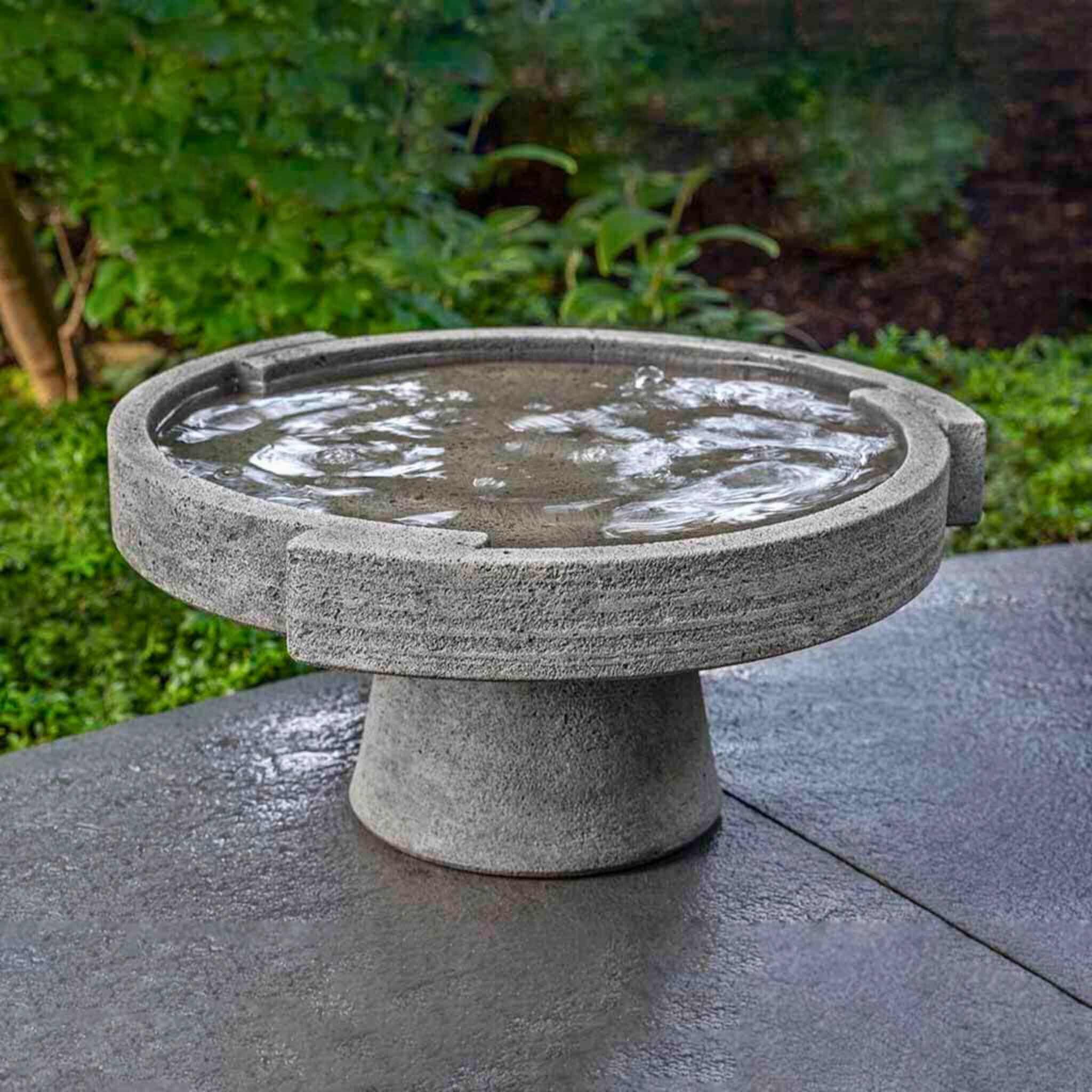 Concept Low Concrete Bird Bath - Campania #B187
