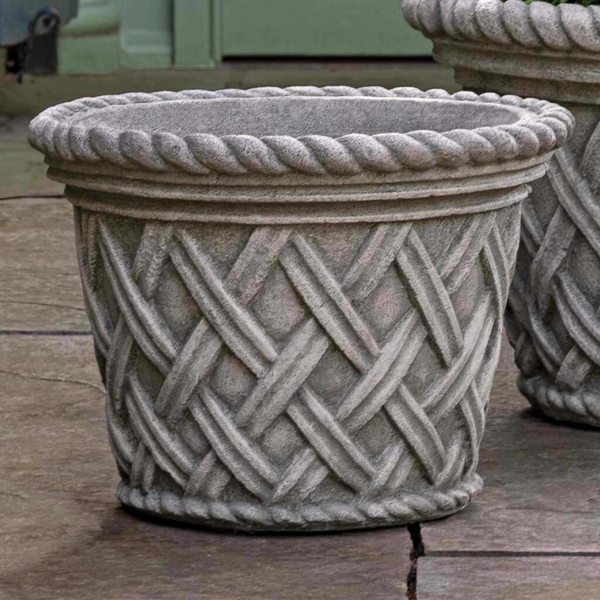 English Weave Medium Concrete Planter - Campania #P133