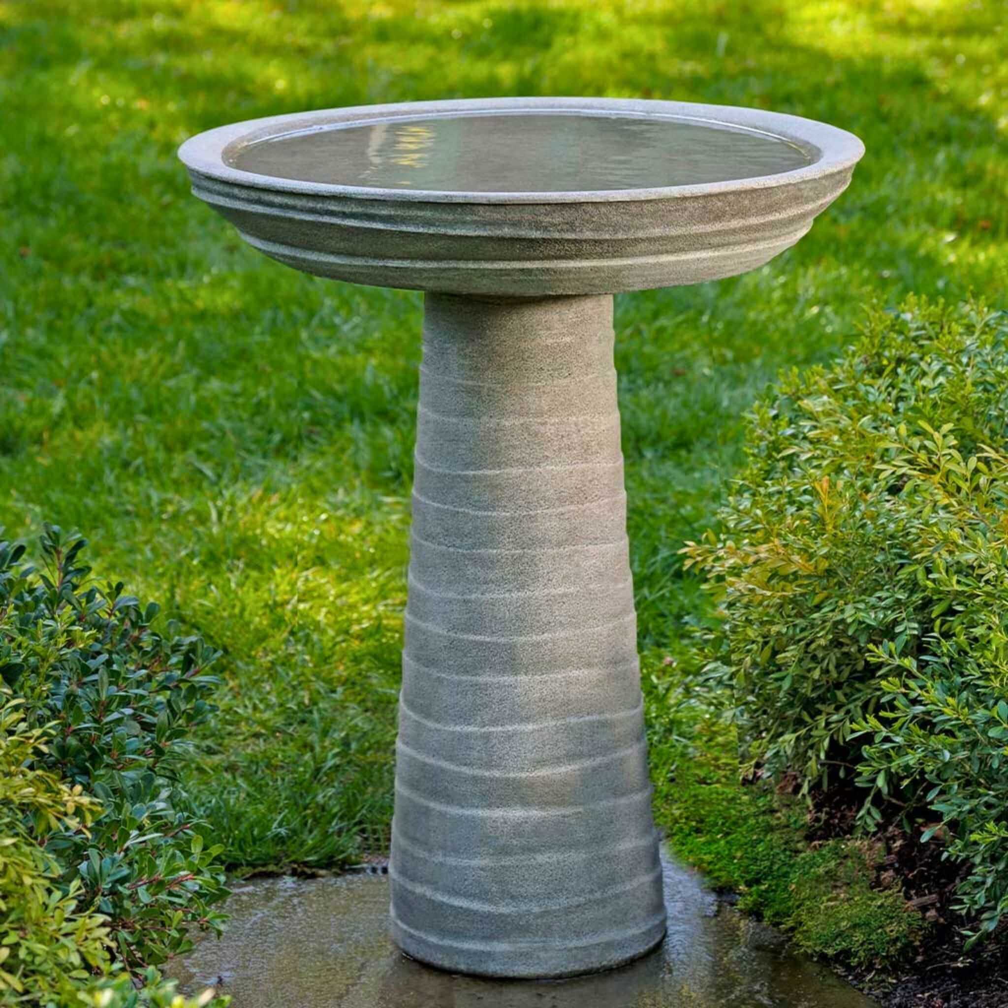 Ipanema Concrete Bird Bath - Campania #B199