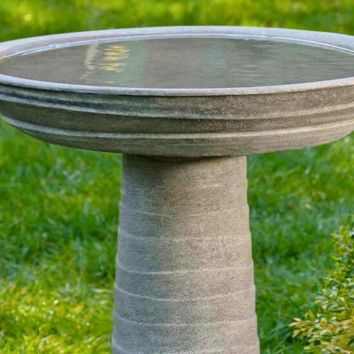 Ipanema Concrete Bird Bath - Campania #B199