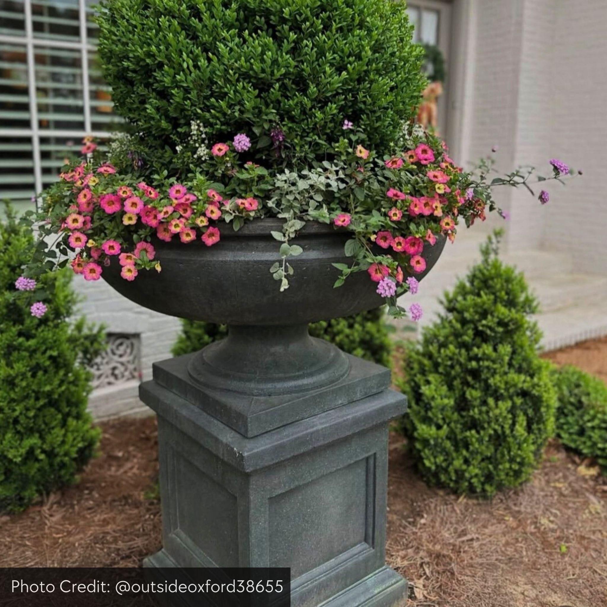 St. Louis Concrete Urn Planter - Campania #P631