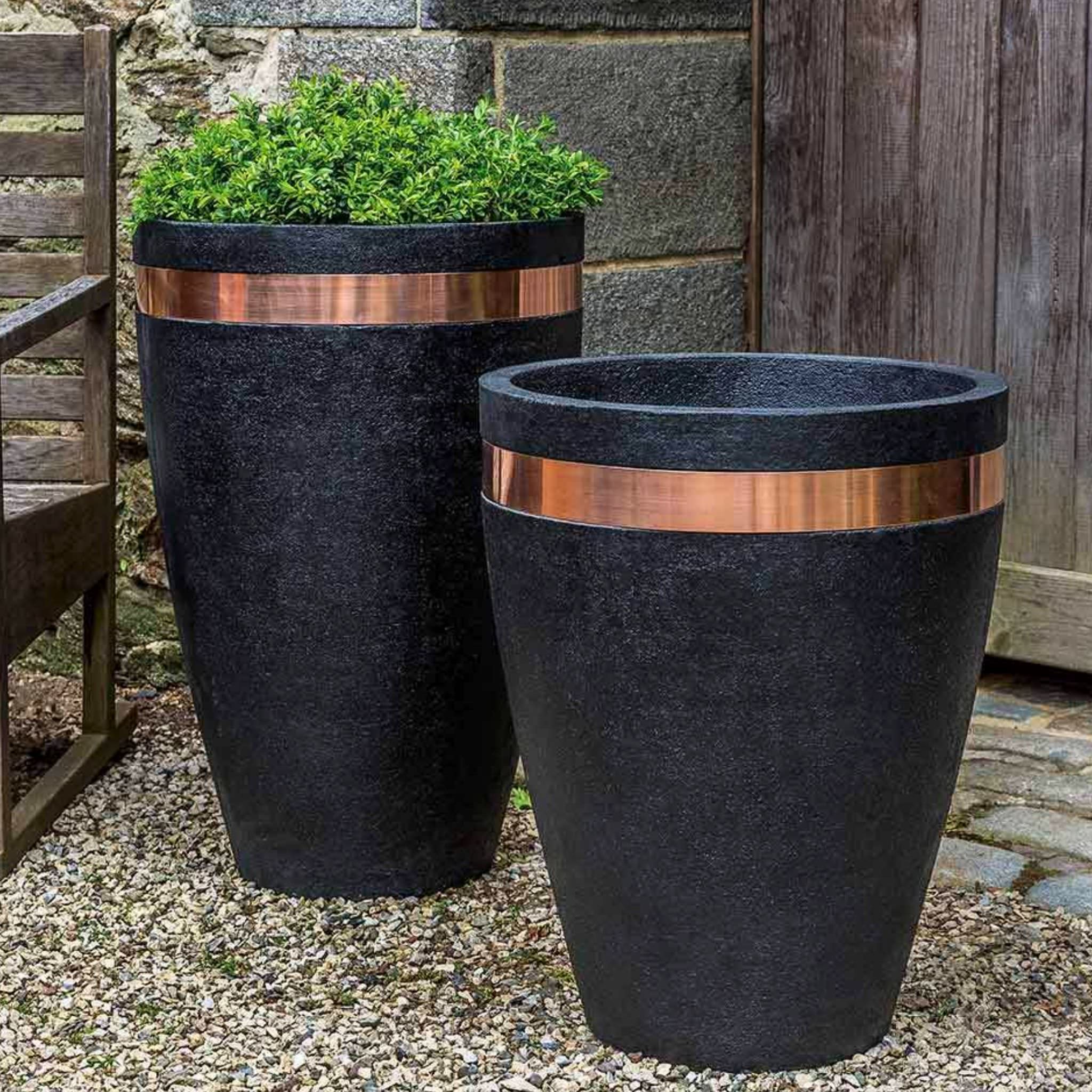 Moderne Tapered Concrete Planter