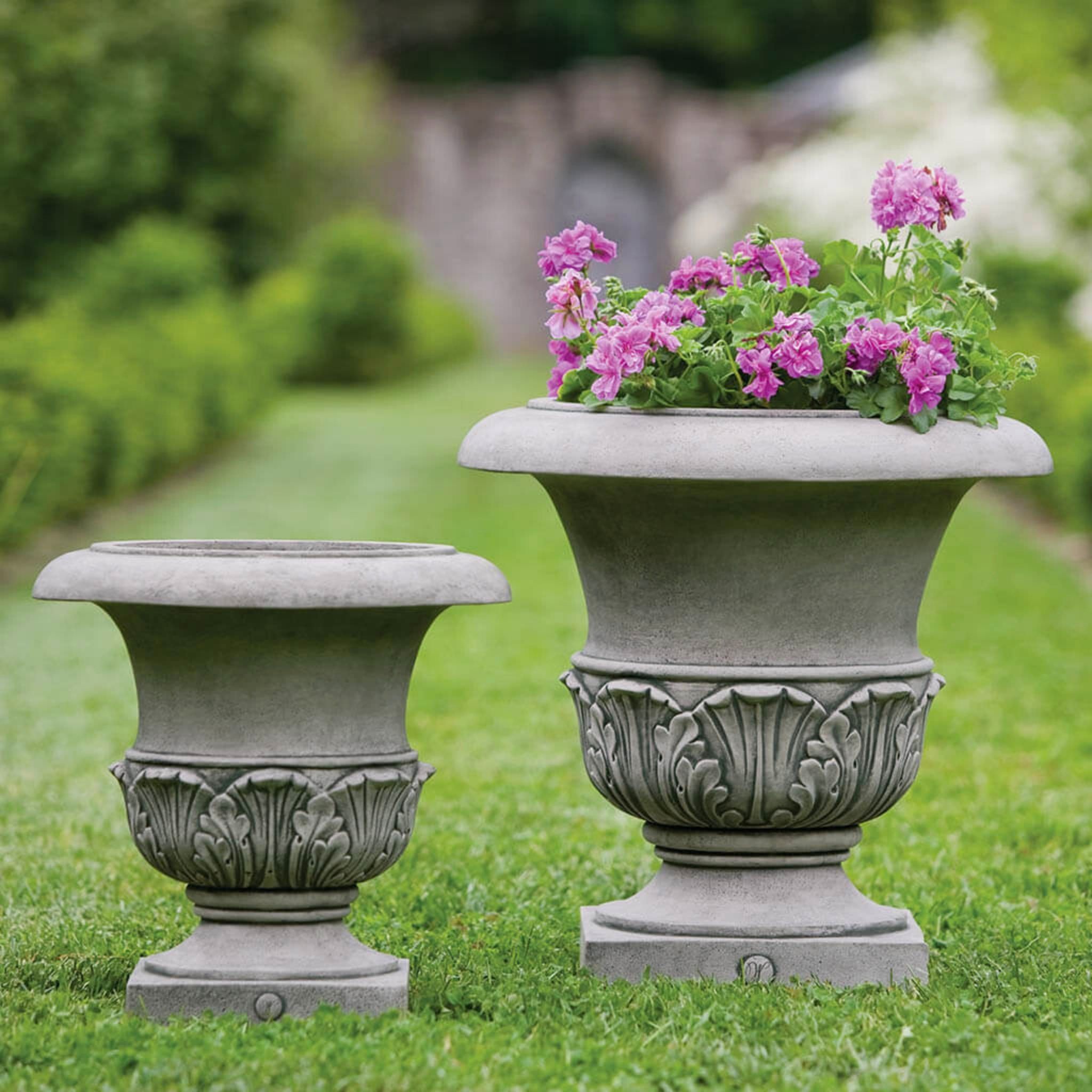 Williamsburg Acanthus Concrete Urn Planters