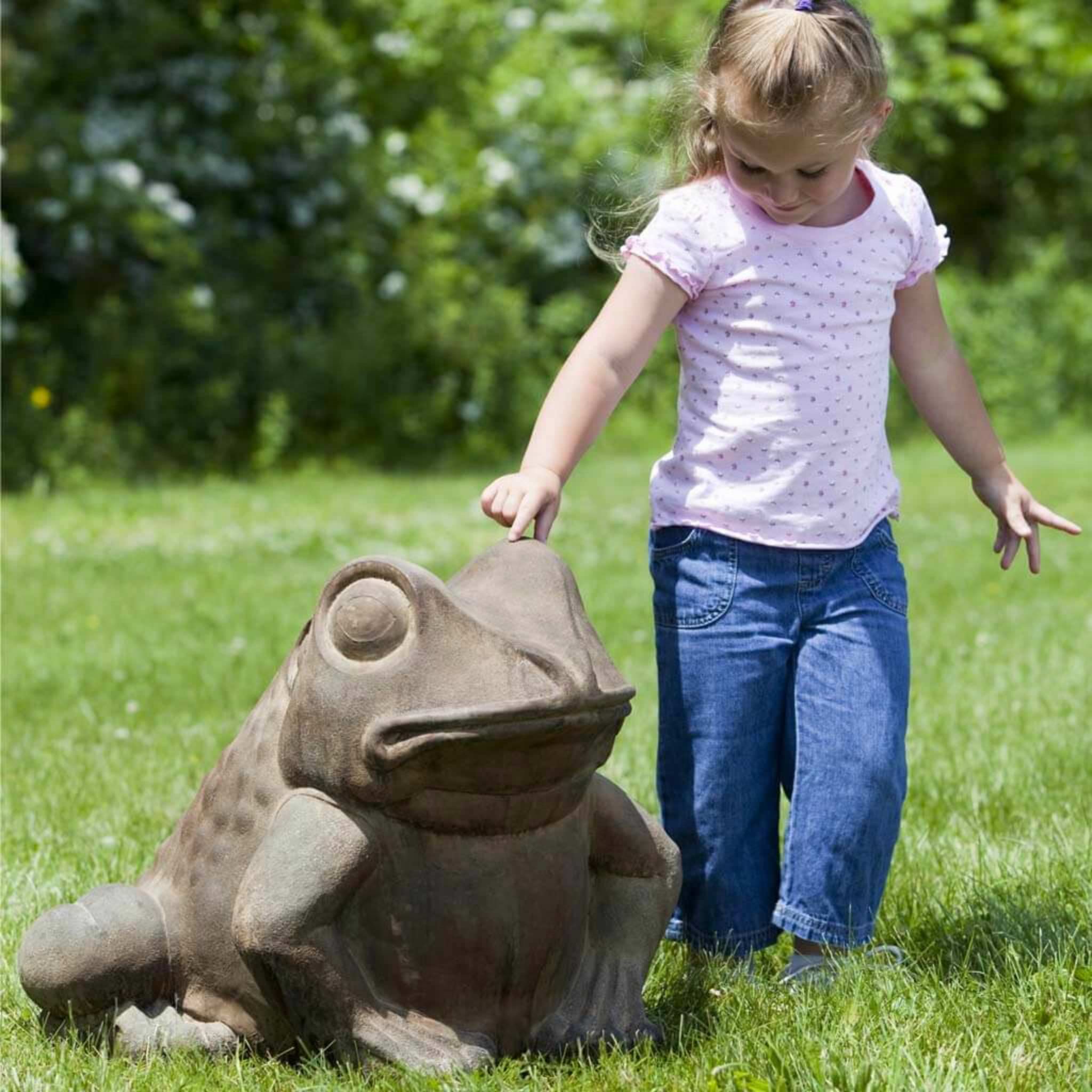 Giant Garden Frog Concrete Statue - Campania #A224