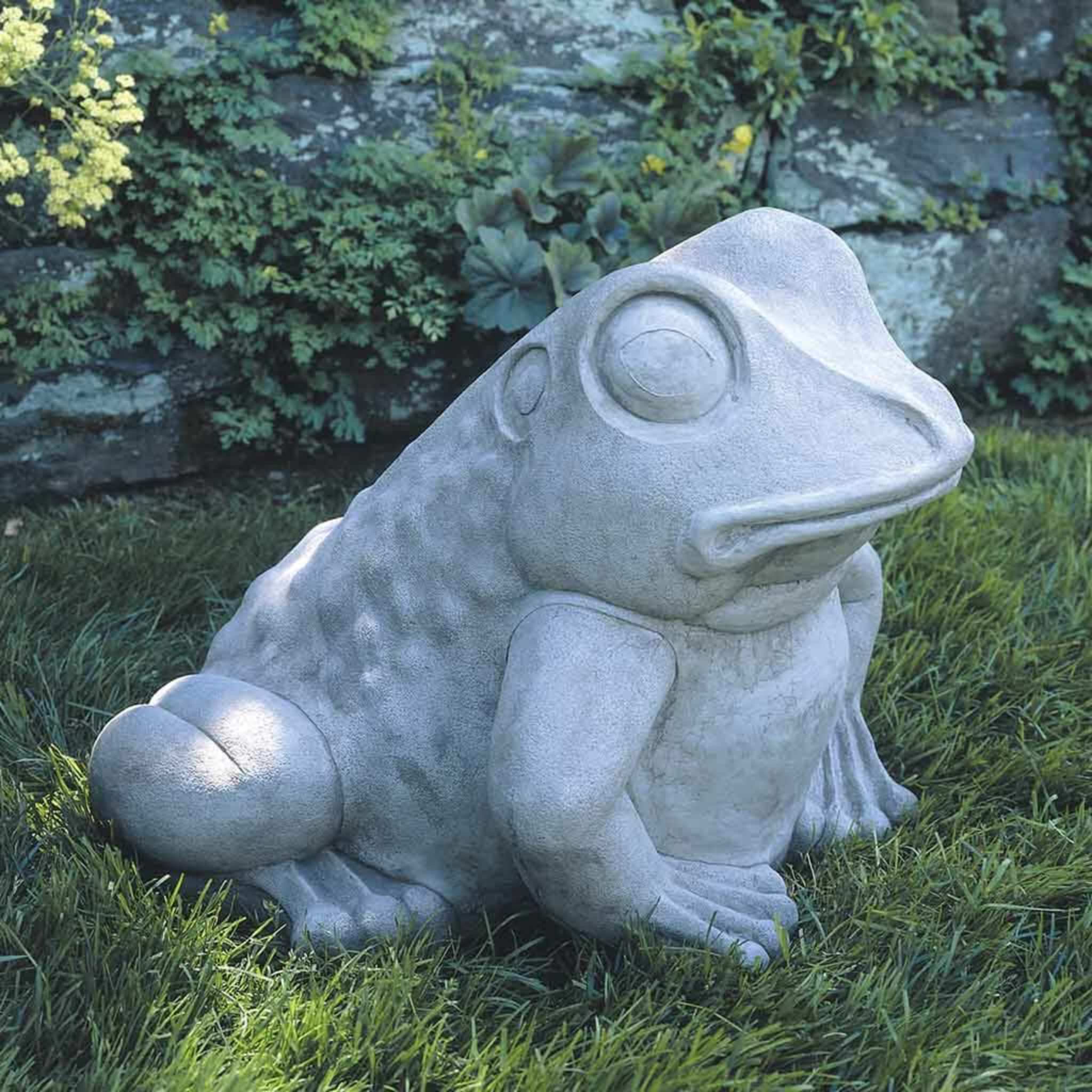 Giant Garden Frog Concrete Statue - Campania #A224