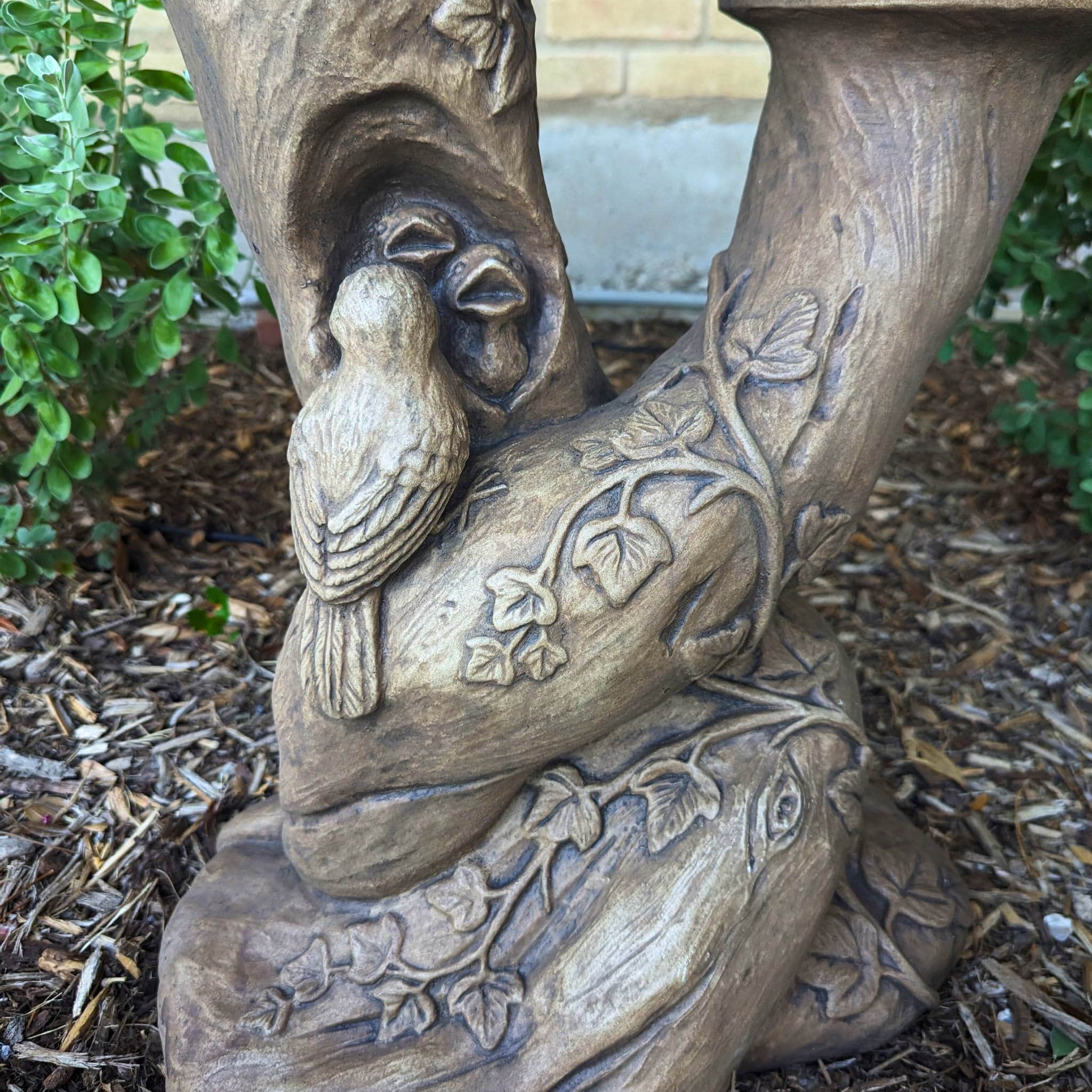 Woodscape Concrete Bird Bath - Thumbnail 4