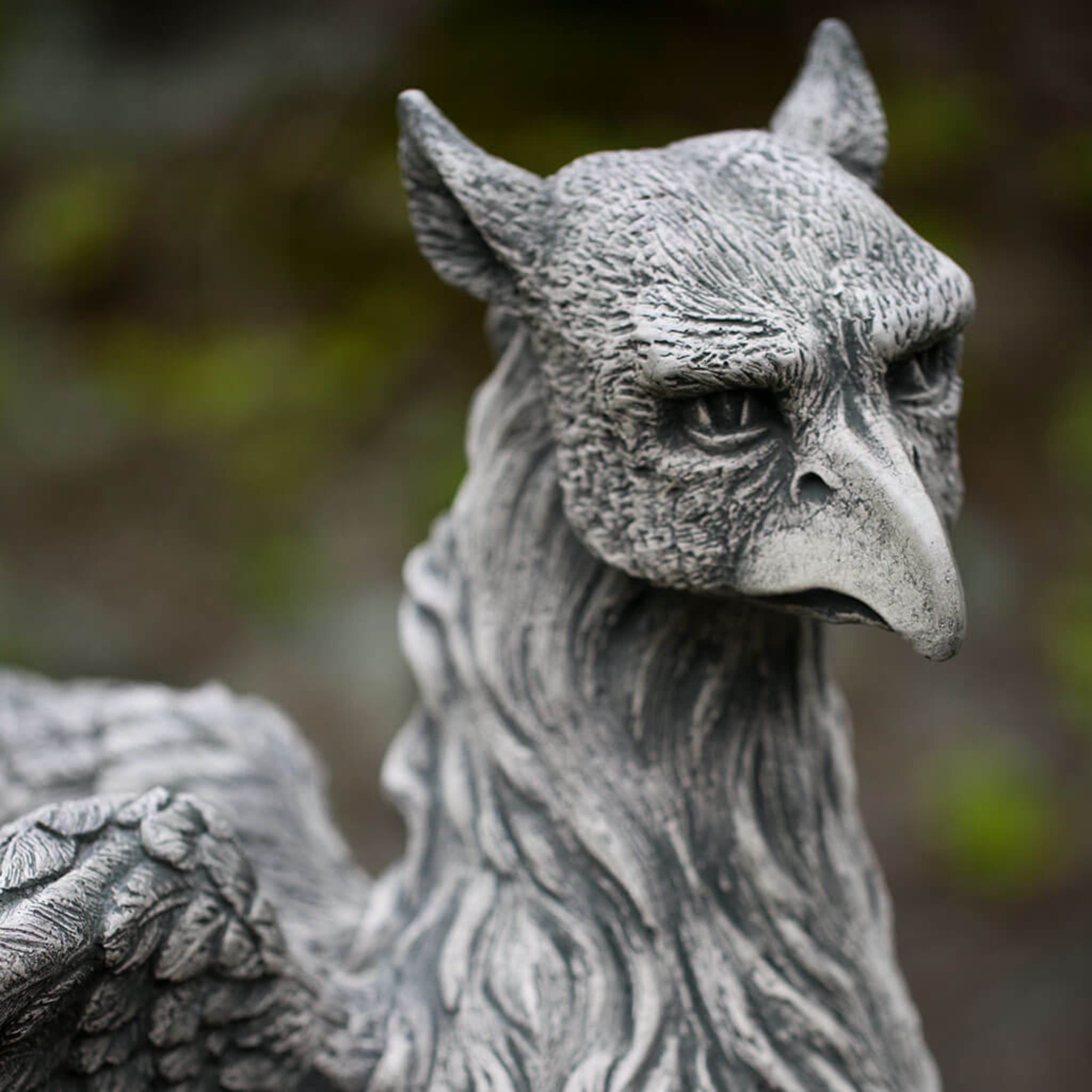 石像風グリフォン 樹脂製 神話の守護者が佇むガーデンオブジェ 143-212 Herald Concrete Garden Statue - Campania