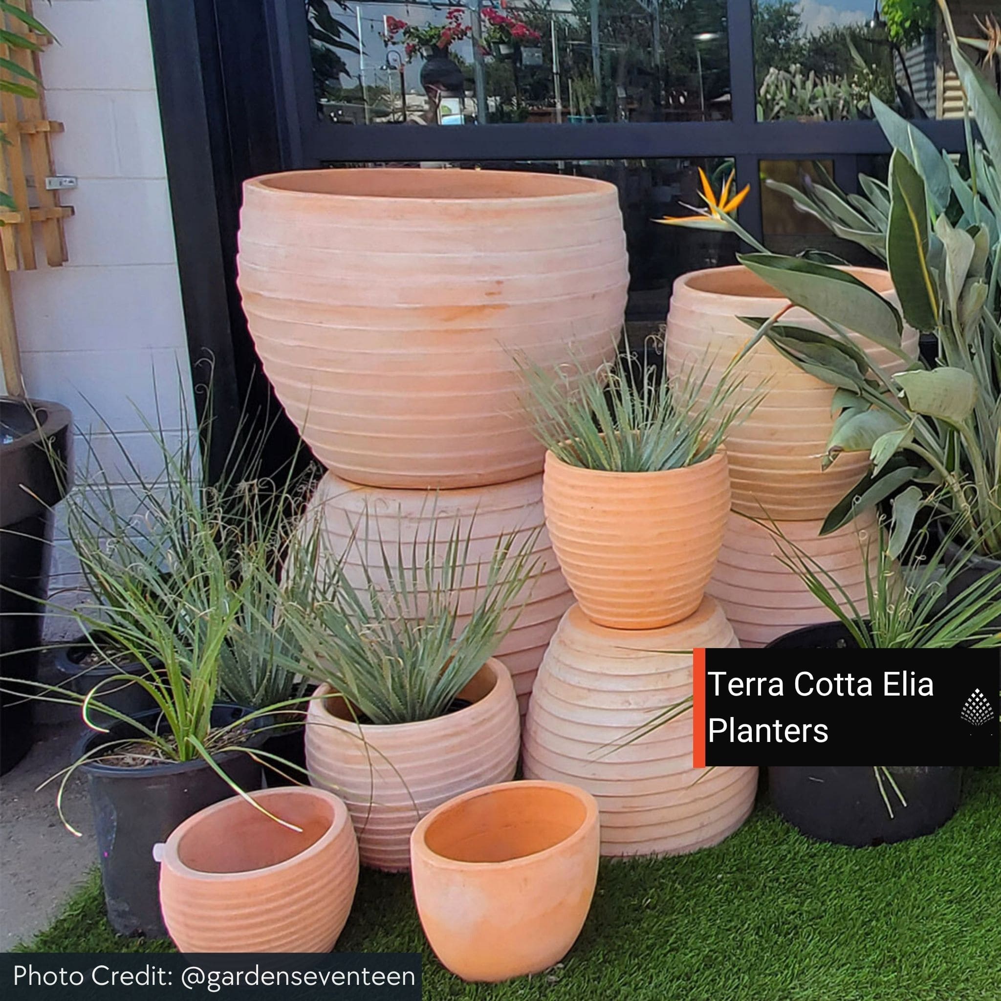Elia Set of 5 Antico Terra Cotta Planters - Thumbnail 3