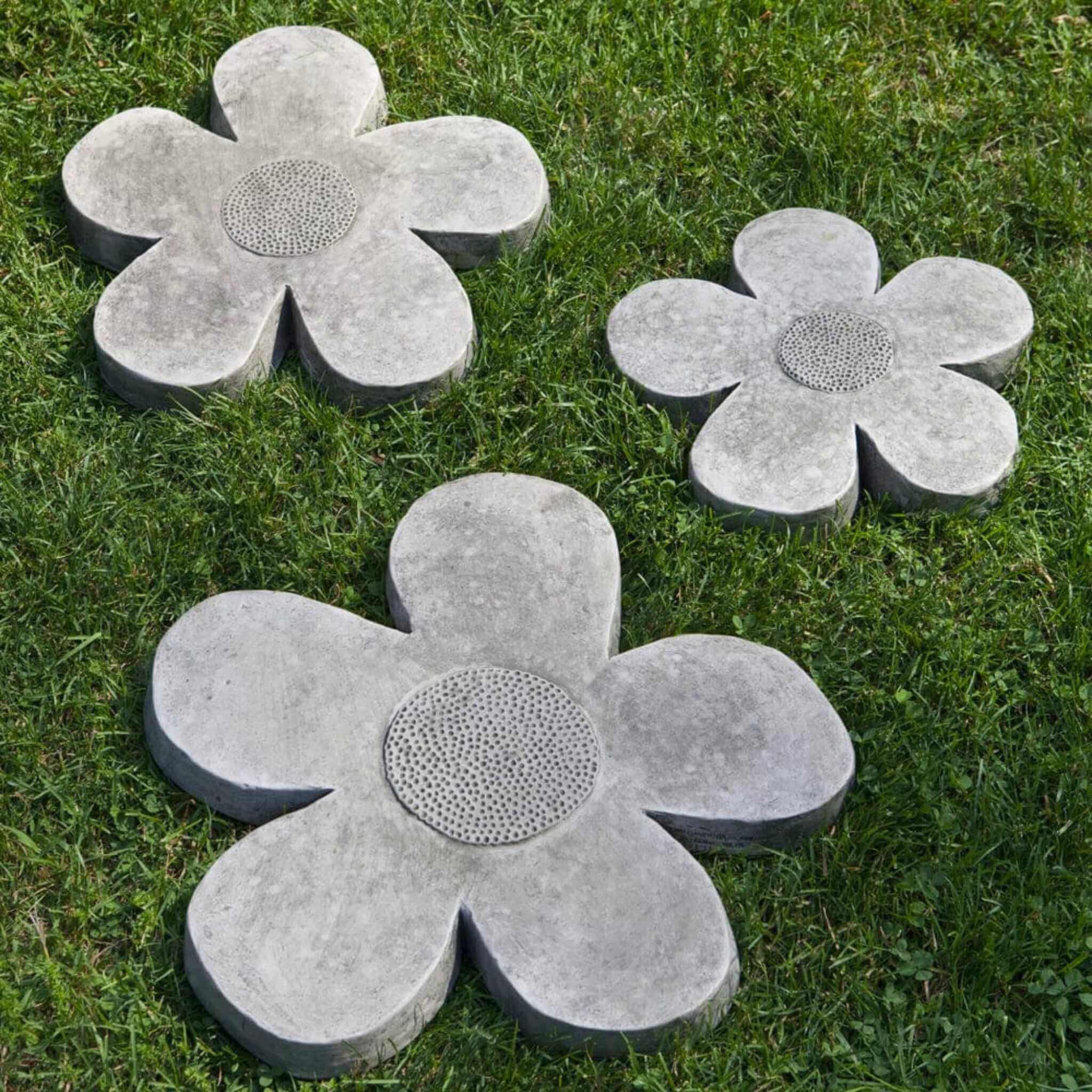Flower Power Concrete Round Stepping Stones - Campania